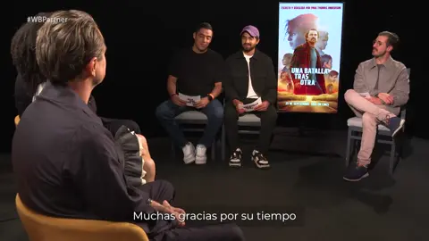 Leonardo DiCaprio, Benicio del Toro y Chase Infiniti en entrevista con @Ficcionando🎙️ Les dejamos la entrevista completa con los actores de Una batalla tras otra. #UnaBatallaTrasOtra #WBPartner #OneBattleAfterAnother