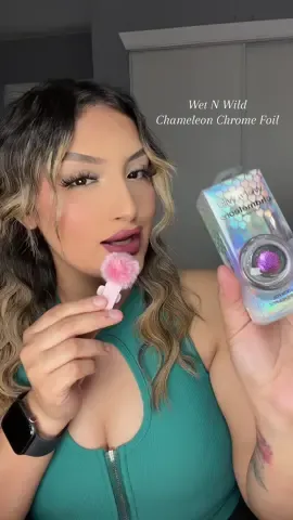 Love trying new things & loved this chameleon chrome foil 😍@wetnwildbeauty #wetnwildbeauty #wnwbeautypartner #makeuptok #beautyhacks #fyp 