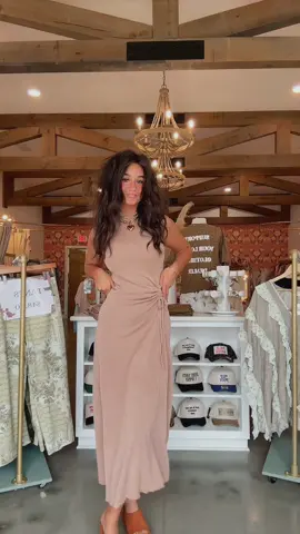 A moment for this dress ✨ #maxidress #fallfashion #style #girly #outfits 