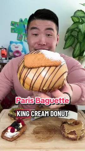 I’m usually not the biggest fan of chains like this, but Paris Baguette is the exception. Their donuts, cakes, and pastries can rival some of my favourite mom & pop bakeries. They recently released their fall menu and there were a few Biscoff inspired items that caught my attention. 🍁 #donuts #croissant #bakery #cake #dessert 