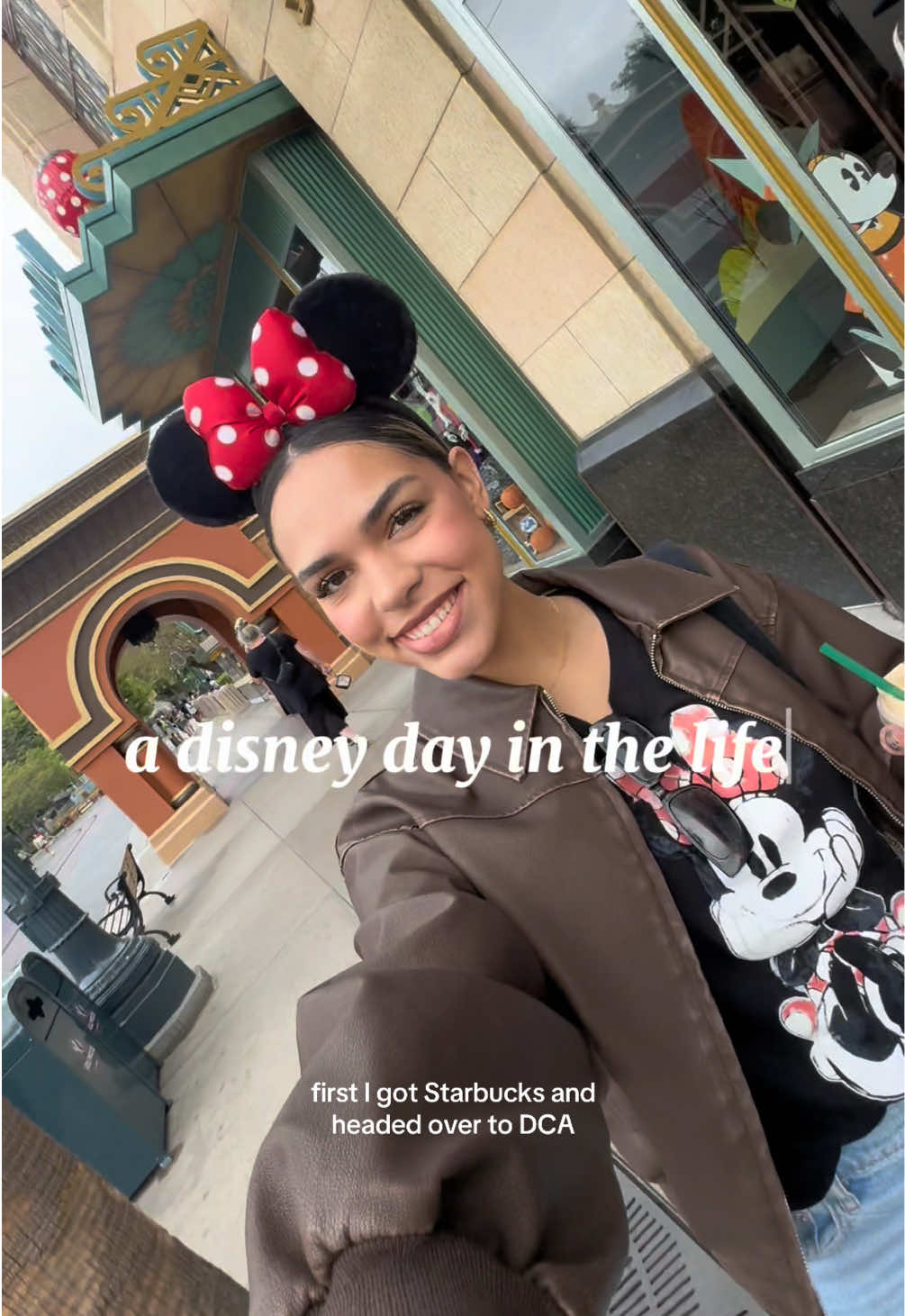come with me to disney 🤭 #disneyland #disneyparks #disneyvlog #fy #disneygirl 