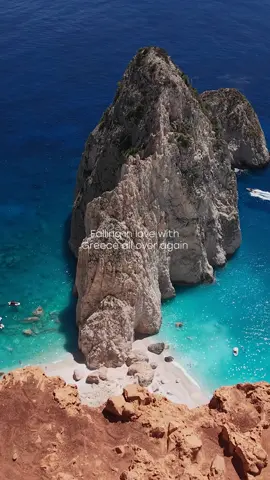 Reliving Greece through this vlog had me falling in love all over again 🥺🌊✨  full video now live on my YouTube! 💙 Link in bio!!