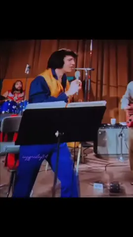 ... I'm obsessed with him 🫦🤌🏻🫴🏻 and his voice,so perfect...no one can be compared with Elvis.👑🪽🤍🪽👀#elvispresley #elvis #elvisaaronpresley #iloveyou #missyou @Elvis Official 