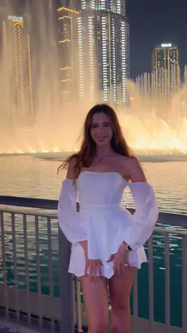 The best show of #dubaifountain 😍 #dubai #burjkhalifa #dubaimall 