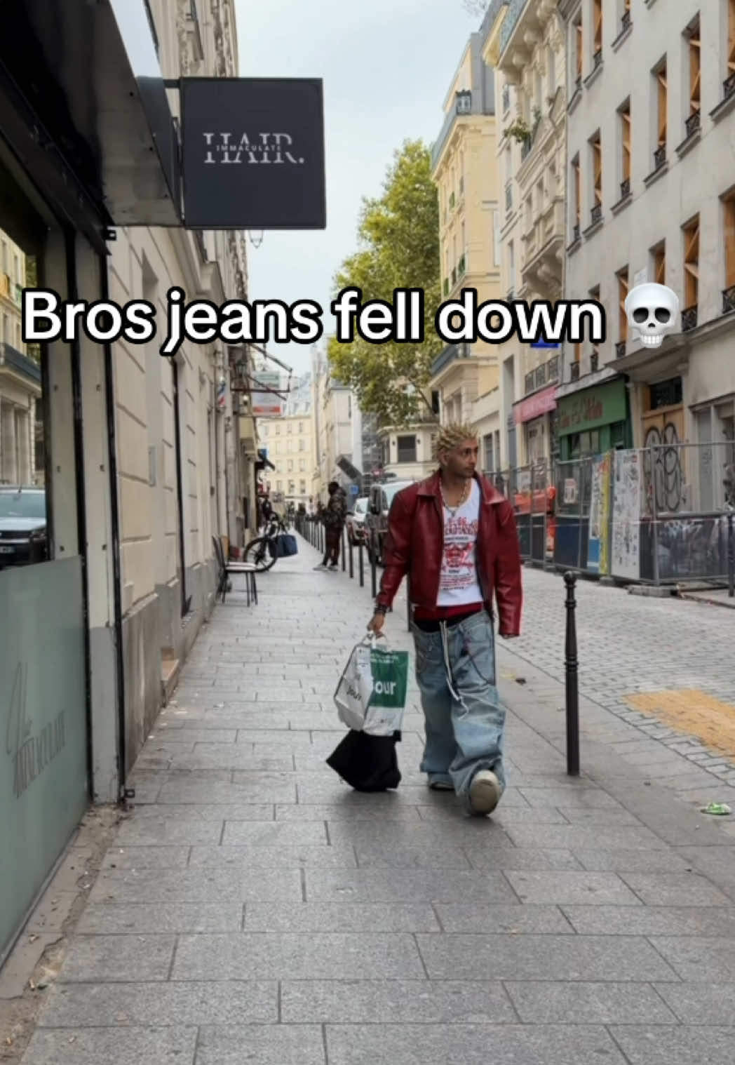 Bro cant keep his jeans up 💀 #outfitinspo #streetwear #baggyjeans 