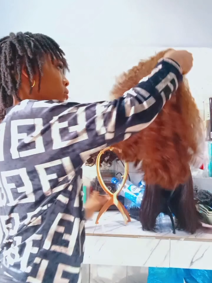 I don rob my sis finish🤣🤣 Lastborns are inbuilt criminals😁 #CapCut #goviral #midwifeoma #studentnursesoftiktok  