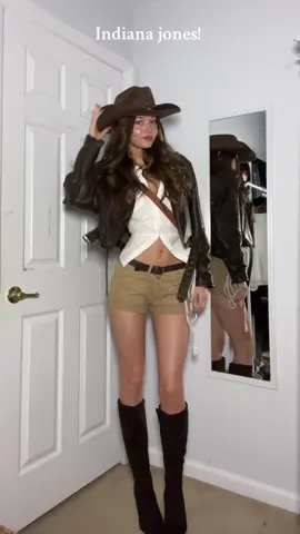Love this costume for Halloween! 🪨✨🐍 ##halloween##costumeideas##indianajones