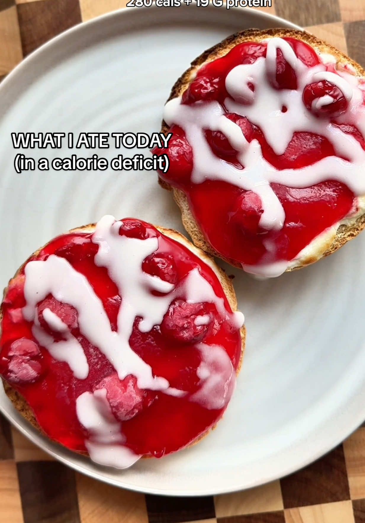 What I ate today in a cal deficit 😍🧁🍔🍪🍰😮‍💨🤝 @tacobell  #highproteinmeals #highprotein #whatiate #whatiatetoday 
