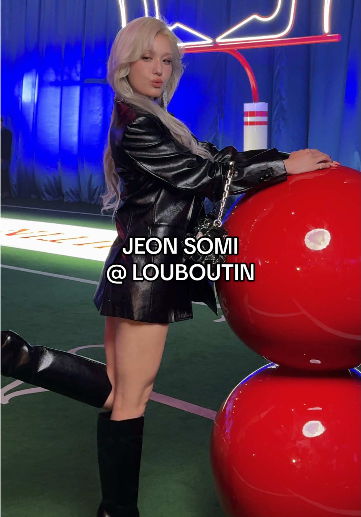 @JEON SOMI steps onto the field like a star quarterback, commanding the spotlight at @Christian Louboutin SS26 show. Fashion meets game day at #PFW. #PARIS #Parisfashionweek #PFW #PARIS 