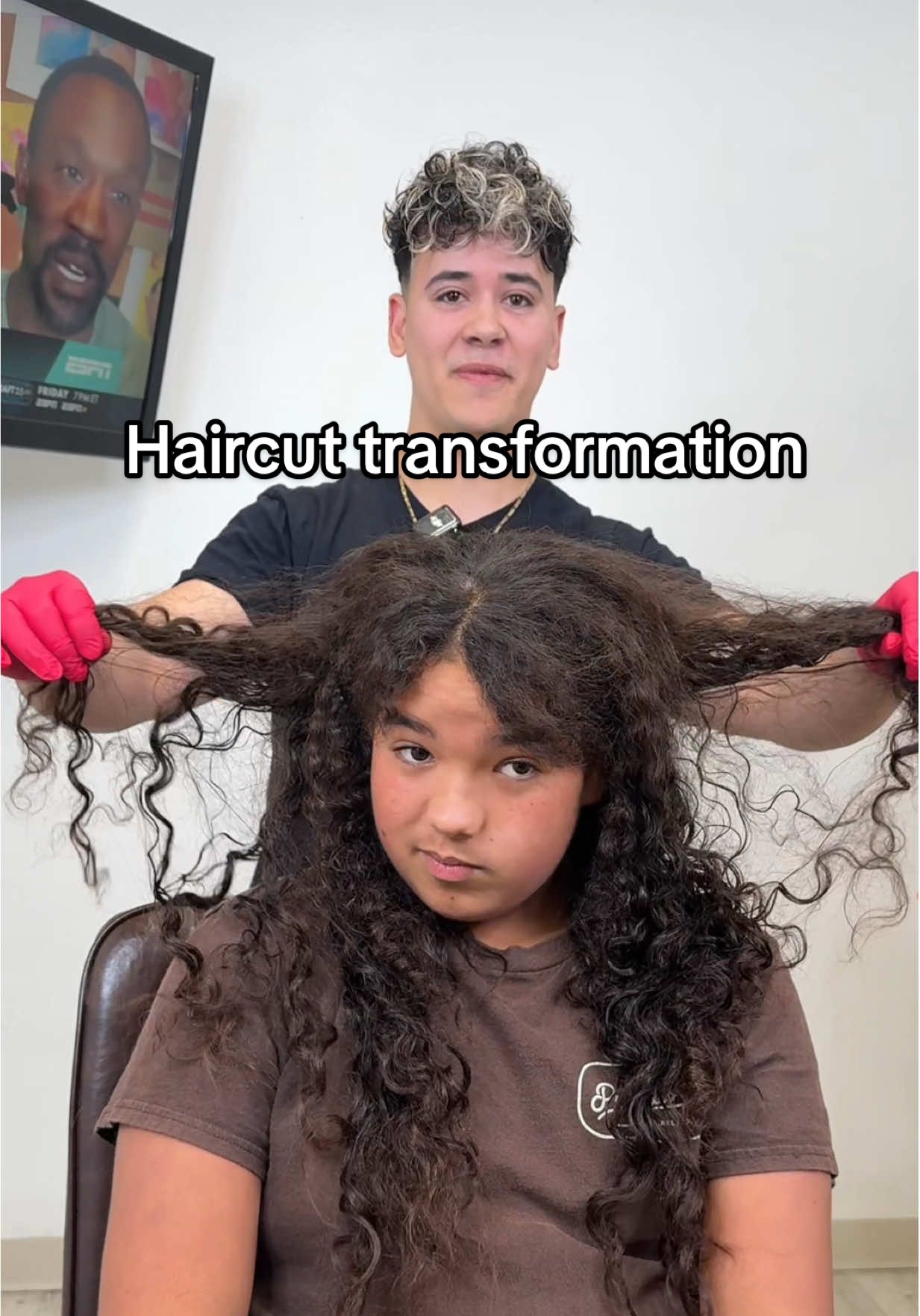 Prueba de que salvo vidas. Acual de estes transformaciones de corte de pelo fue tu favorito? Haircut transformation before y after. De cabello largo a low taper fade, textured messy fringe, burst fade, mullet y mohicano. Todo tuvieron un glow up con este cambio de corte. Si estas en stockton California📍link en mi perfil para hacer citas✅ #stocktonbarber #haircuttransformation #cortedepelo #GlowUp #lowtaperfade 
