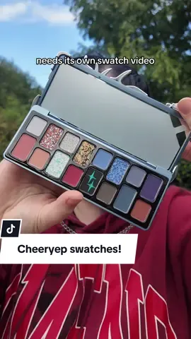 My new @cheeryep obsession just grows with this new pallete MY GOD! #cheeryep #cbeauty #eyeshadowpalette #chinesemakeup #eyeshadowreview 