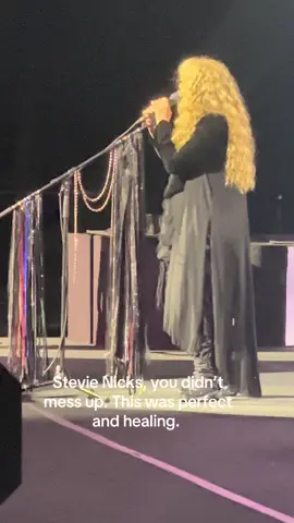 Stevie got so frustrated she messed up the lyrics to Landslide. It was her last song and she’s preformed it so much she slipped up. She kept apologizing. I feel like it’s perfect this way. It feels human that even things that are normal for our lives we can slip up on and it doesn’t make us any less than. Love her. #stevienicks #landslide 
