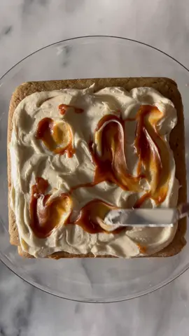 Some banana cake with brown butter frosting and salted caramel ✨ Cake and frosting recipe from @Sally’s Baking  #bananacake #brownbutter #caramel 
