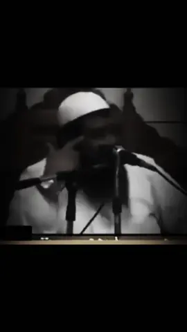 قال عبد الله بن مسعود رضي الله عنه ان المؤمن ليرى ذنبه كانه في اصل جبل يوشك ان يسقط عليهو ان المنافق يرى ذنبه كان ذباب وقع على انفه فقال هكذا وانتهى #اللهم_انك_عفو_تحب_العفو_فاعف_عنا #الشيخ_سمير_مصطفى_مؤثر ###غزه_فلسطين🇵🇸 ### 