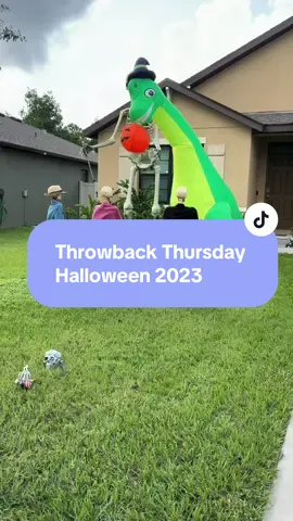 Throwback Thursday to Halloween 2023 #throwbackthursday #jurassicpark #jurassicparkhalloween #jurassicparkdecor #halloween 