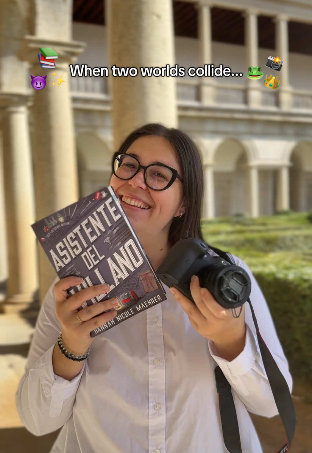 Cuando dos de mis mundos se juntan, salen cositas como estas🤭📸📚  Evie y el Villano han salido del libro para celebrar el lanzamiento de 