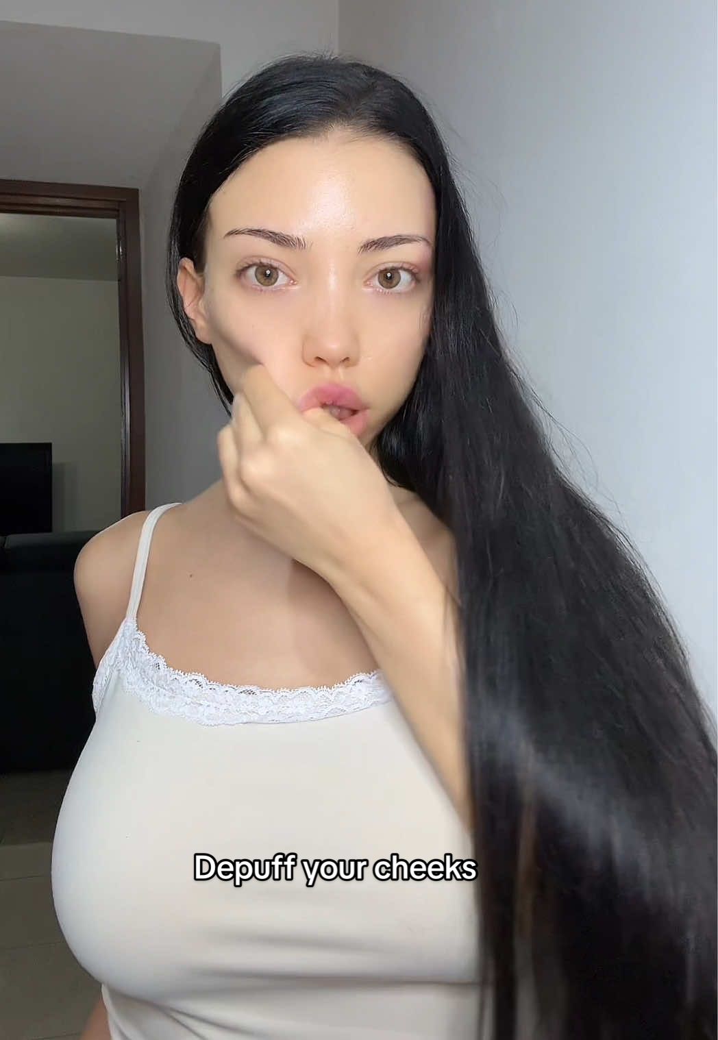 Buccal massage stimulates lymphatic drainage, boosts circulation, relaxes facial muscles, and sculpts the contours of the face, for a slimmer and lifted look!! Using the @SKIN1004 US moisturizer #skincare #GlowUp #doublechin #jawline #beauty 