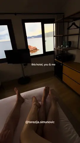 Tag your fav person ✨ #couple #hotel #view #hotelroom #travelcouple 
