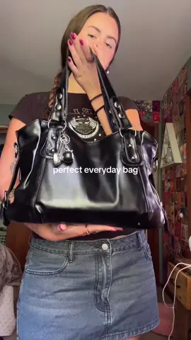 i love all the little details #blackbag #blackpurse #everydaybag #blackbags #silverbag 