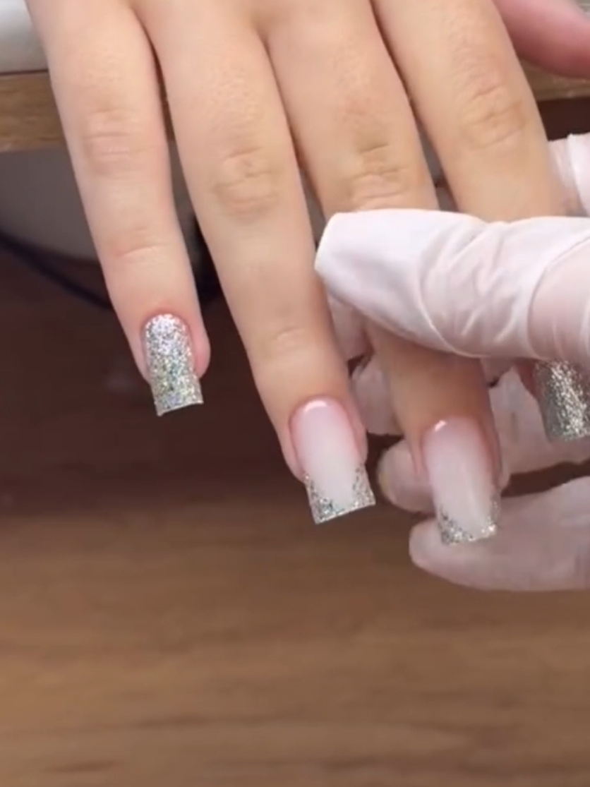¡Clases de UÑAS 100% GRATIS! 💅🏼 ¿Quieres aprender desde cero o mejorar tu técnica sin gastar dinero? Esta es tu oportunidad, amor 💖 👇 Comenta “Yo quiero” y te enviamos el acceso directo a las clases. #UñasAcrílicas #NailTechLatina #Nails 