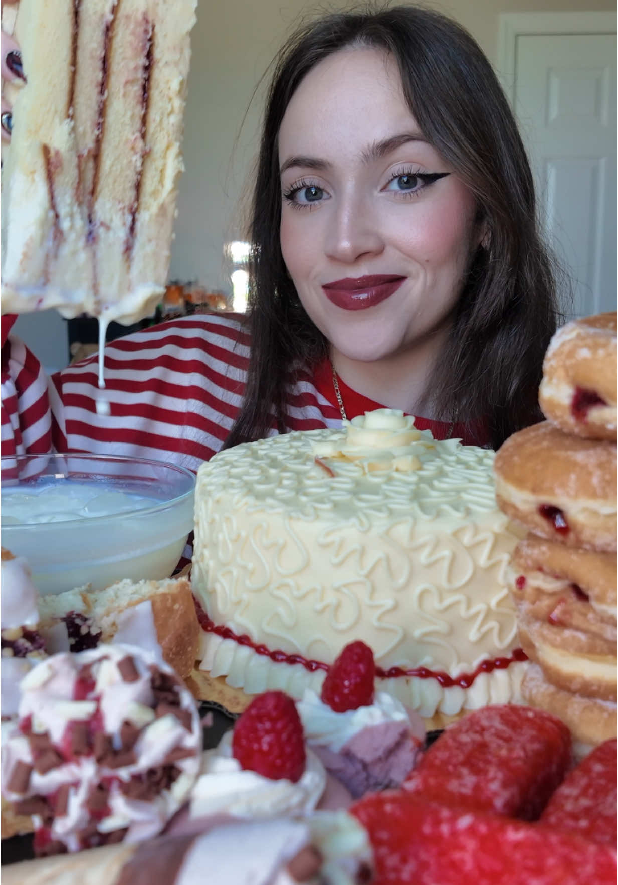 raspberry desserts❤️ do you prefer raspberry or strawberry dessert?? also what flavor should I do for my next dessert video??? @Publix @Häagen-Dazs @Whole Foods Market @Dunkin' #raspberry #dessert #cake #mukbang #fyp 