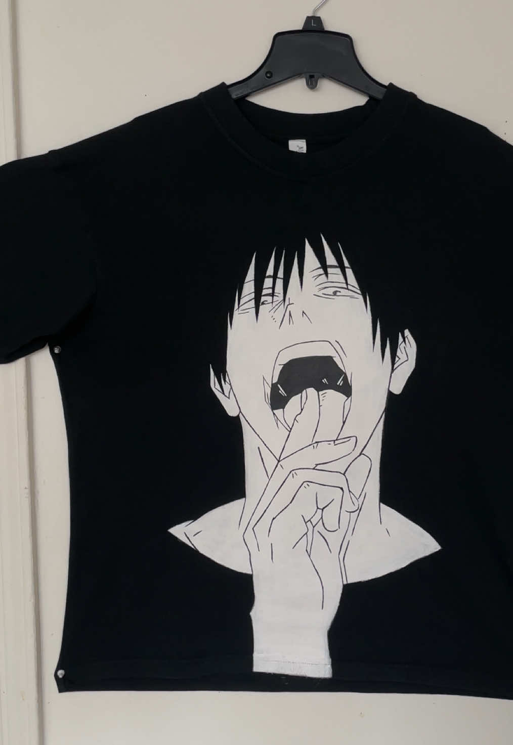 Replying to @jeff :P like don’t get it twisted i can do BOTH. i also find it very interesting that me projecting/tracing an image vs screen printing an image would get two completely different reactions 🤔 #anime #art 