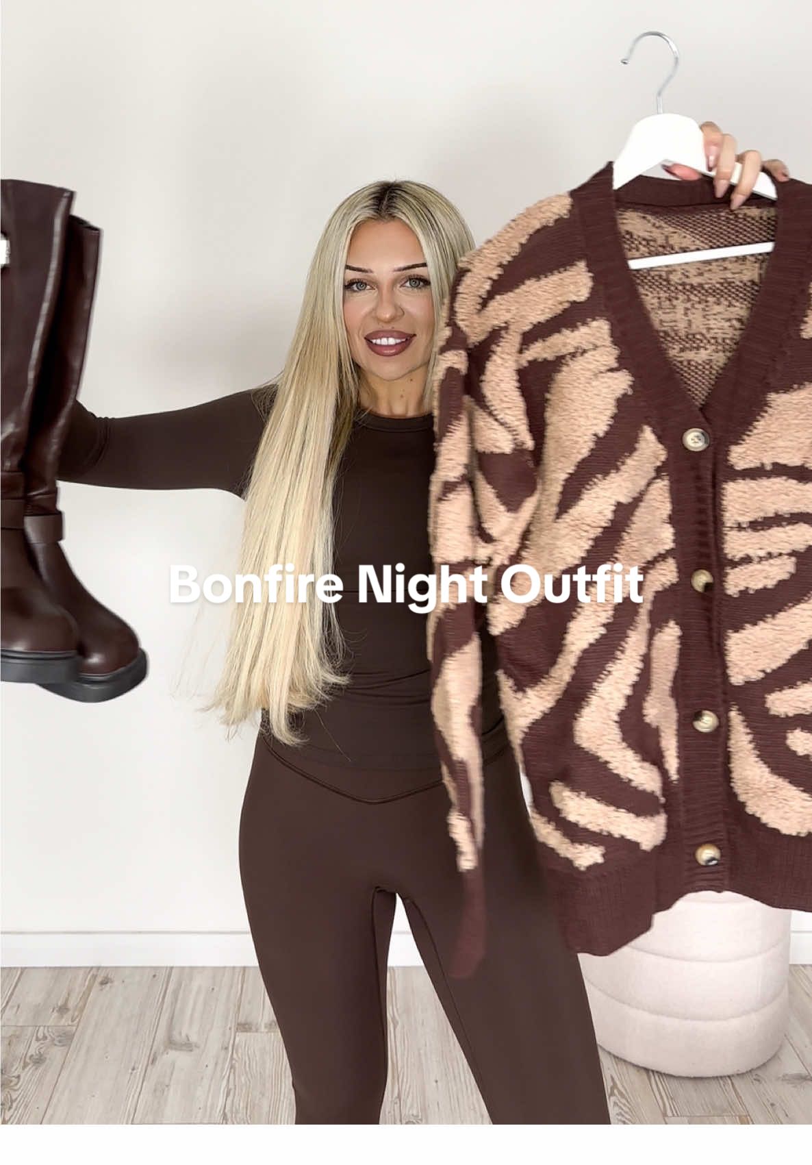Bonfire 🔥 night outfit inspo , perfect for those cozy put together autumn nights #autumnoutfit #cardiganoutfit #cardigan #leggingsoutfit #winteroutfit 
