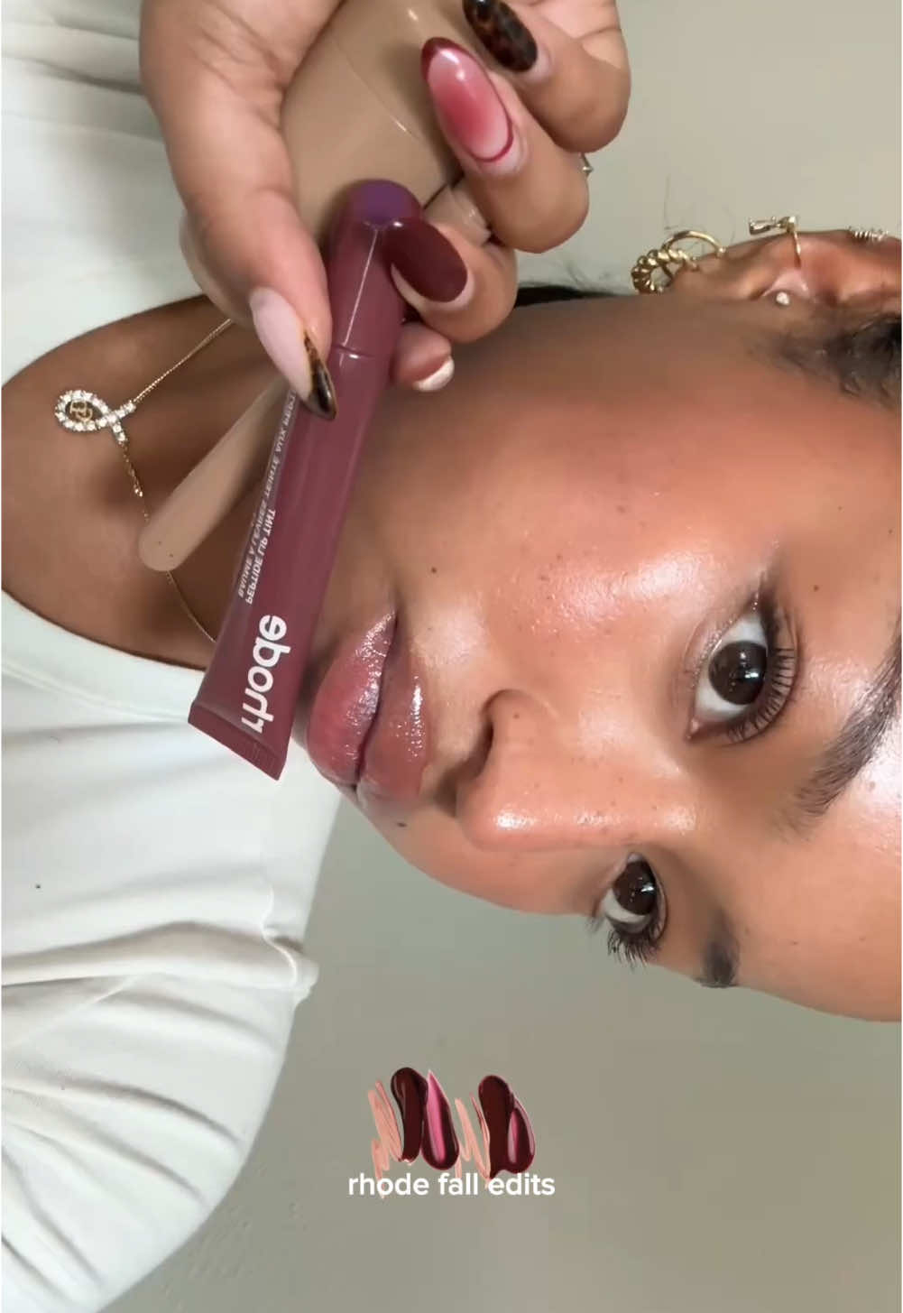 rhode fall combos 🧸🍇✨ @rhode skin  blush in toasted teddy peptide lip shape in lean peptide lip tint in pbj #rhodetoastedteddy #rhodeliptreatment #rhodeskin #fallmakeuplook #fallmakeup #berrymakeup #toastedmakeup 