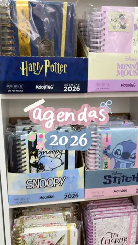 ✨¡Las nuevas Agendas Mooving 2026 ya están aquí!✨ Disponibles en Apoquindo y en la web 🛒💻 Son preciosas 💖, con stickers, foil y mil detalles que te van a encantar. 👉 ¿Cuál quieres ver más a detalle? 👀📒 #PapeleríaChile #Agendas2026 #EstiloMooving #BackToSchool #TikTokFinds