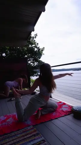 Flowing with the breathe 🌿✨ #yogaflow #yogagirl #nature 