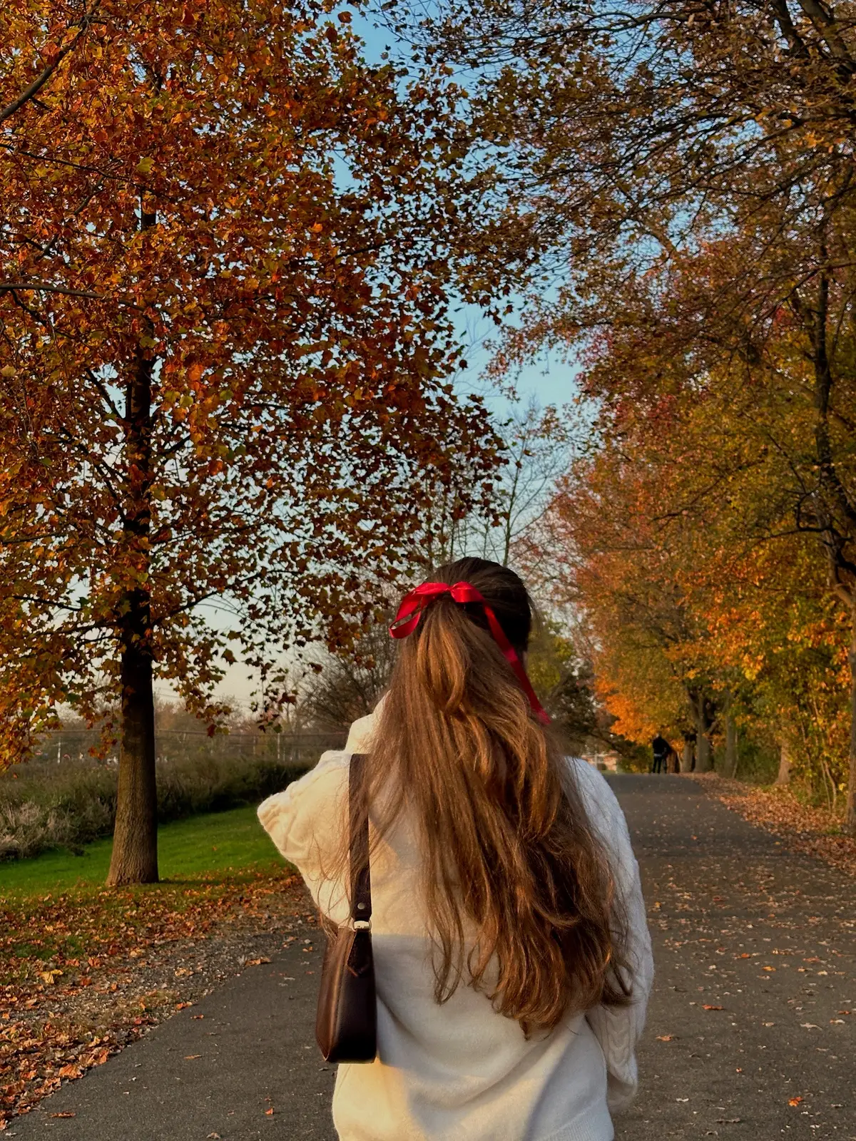 pov: it’s October again ༺˖𓍢.໋ ☕️🍂📷✧˚༻  always so excited to see the beauty of season changing and all these beautiful colors around, pretty golden hours and chunky sweaters because of chilly autumn breeze💭 . . . . . New York City diaries, girly things, girl aesthetics, memories, nostalgia, romanticizing life, life in your 20s, fall soon, autumn breeze, autumn in nyc, love autumn, cozy fall, fall vibes, fall mood, cozy autumn, fall moments in nyc, autumn vibes, fall is coming, fall moments, finally autumn in New York, cozy days in New York, Pinterest aesthetic, pinterest girl, autumn diaries in the city, warm cafes, hot coffee, coffee lover, film, cinematography, autumn outfit inspo, fall outfit, soft girl aesthetics, UGC, UGC USA, UGC content creator, soft girl aesthetics #nostalgicperson #memories #lifeinyour20s #romanticizeyourlife #hellofall,  ,                  