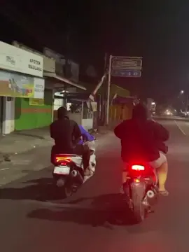 Jember dengan adatnya di atas JM 00.00 🤭🔥🔥#jember24jam #jemberhoror#jemberasik #kopdarantikewan #fyppppppppppppppppppppppp 