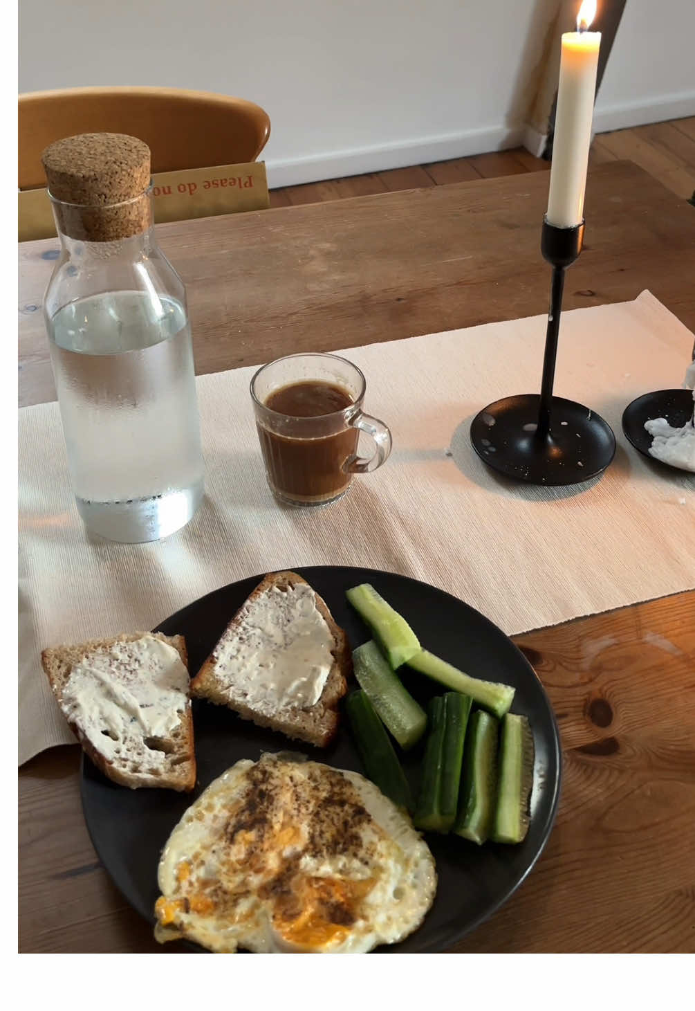 make breakfast with me before work… eggs, cucumbers and cream cheese toast 🍳 and let’s not forget the morning holy grail… coffee  #inspo #pinterest #breakfast #cookwithme #makebreakfastwithme 