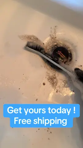 #cleaninghacks #momsultimatecrevicecleaner #housecleaningtips 