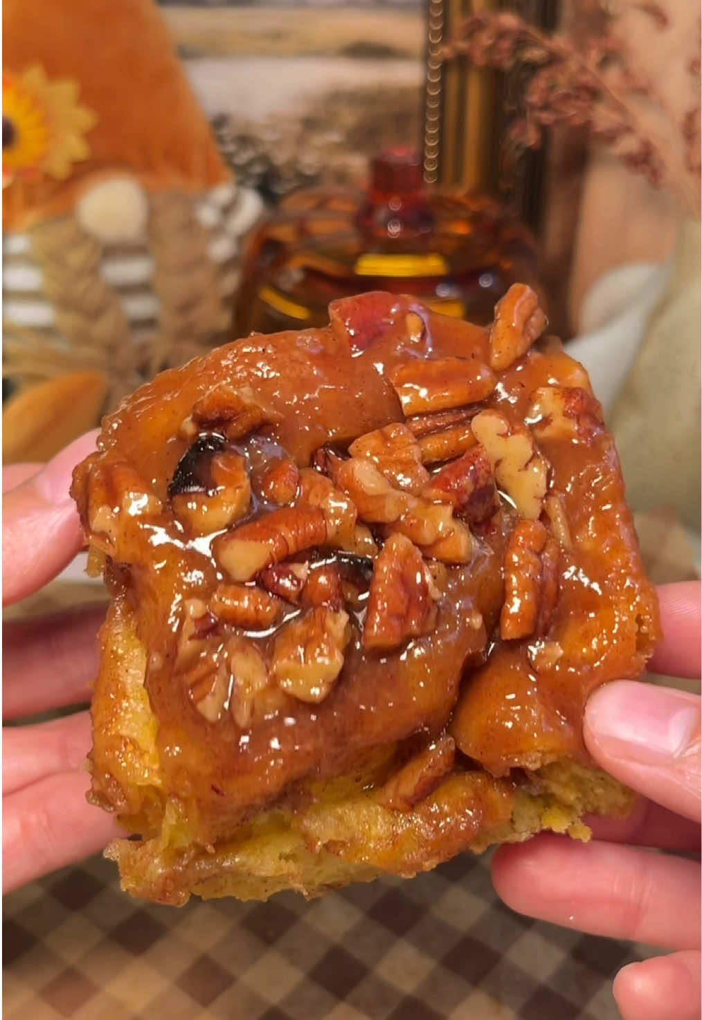 Pumpkin Pecan Sicky Buns 🎃 The only acceptable way to start a crisp autumn morning. Is there anything better than pulling apart a warm sticky bun swimming in caramel and pecans? (Spoiler: The answer is no hahaha) you guys have to try these now 🤤 full recipe will be posted soon stay tuned!  #pumpkinseason #cinnamonroll #bakingrecipe #bakingtiktok #fallbaking 