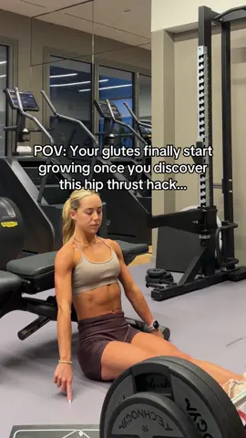 HOW TO DO IT⬇️ 1. Position yourself so your back is up against the bench 2. Find the bottom of your knees and mark that spot your fingers 3. Put your heels to meet where you marked (i like to then place my feet just slightlyy wider from there) 4. Drive through your heels into a hip thrust, keeping your core tight and head straight (don't let it push back onto the bench) You’ve made it this far. Want a full program to grow your glutes? head to 🔗 in b!0 to get a free week in my round glute program 🥰 (limited spots bestie!!) 