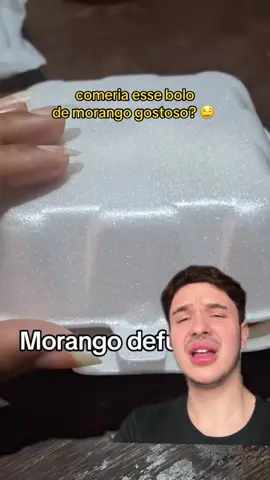 CADÊ O MORANGO? 🫠🫠🫠 comeria esse bolinho gostoso de morango? 🍓 #react #comentarios #risada #morango #bolo 