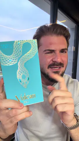 Resenha completa do queridinho do momento, Vulcan Feu da French Avenue. #parfum #frenchavenue #vulcanfeu 