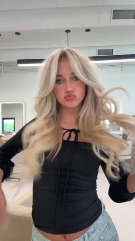 HAIRR DAYYY @Hairby_chrissy #hairinspo #blondehair #blondeinspo #paisleenelson #lipcombo 