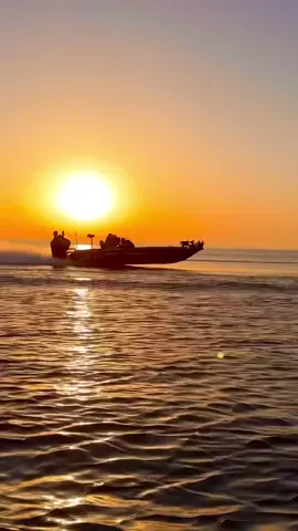 Best part of this run is all of your batteries will be charged. The Power-Pole CHARGE. #PowerPole #bassboat #fishing #boating #outboardmotor 