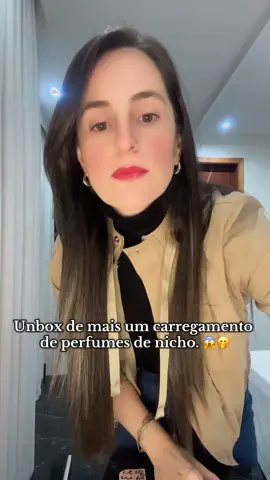 Mais um carregamento de perfumes de nicho. Fica até o final que tem perfumes incríveis nessa caixa. 🫣🫣 #perfume #parfum #parfumviral #unbox #unboxingvideo #collection #nicho #fyp #fyppppppppppppppppppppppp 