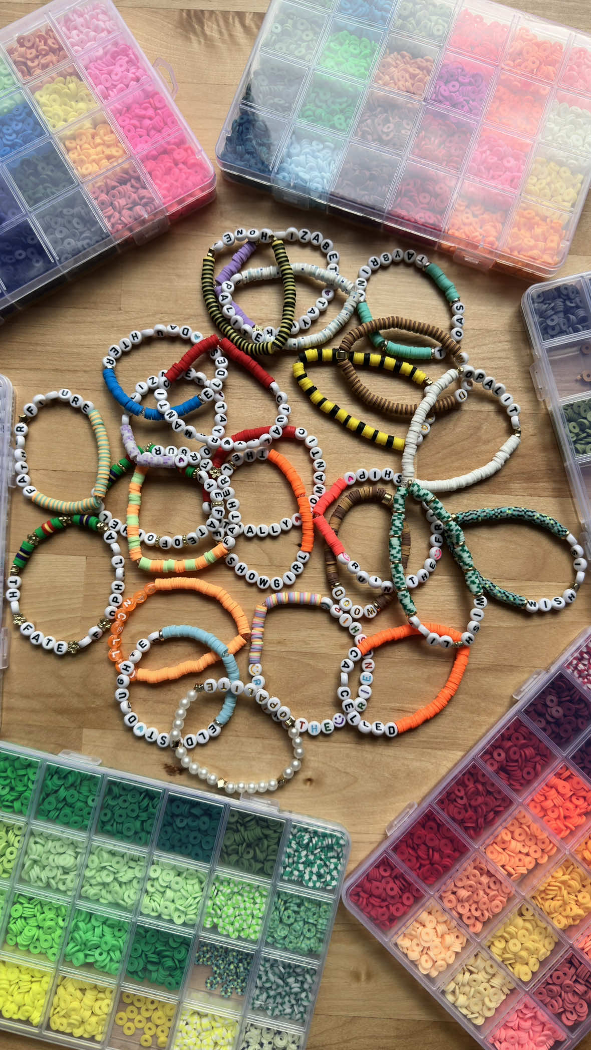 I don’t know what I’m wearing for the premiere of a showgirl but the friendship bracelets are all done ✅ #TSTheLifeofaShowgirl #taylorswift #taylornation #friendshipbracelet @Taylor Nation @Taylor Swift 