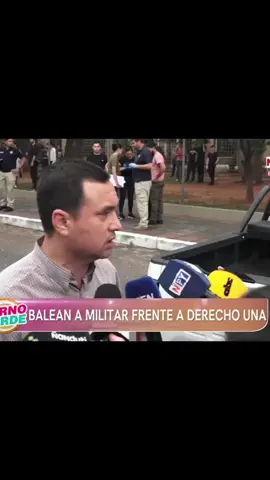 🚨 URGENTE: PRESUNTO SICARIATO EN ASUNCIÓN Hace instantes se registró un presunto hecho de sicariato en la capital. Según los primeros datos, la víctima sería un estudiante militar de la Facultad de Derecho de la UNA, quien recibió al menos dos impactos de bala. El herido fue identificado preliminarmente como Willian Guillermo Moral, militar en actividad y cursante del 10.º semestre, turno noche de la carrera de Derecho. De acuerdo con testigos, los autores fueron dos hombres a bordo de una motocicleta, quienes se acercaron a la víctima y abrieron fuego. 🔎 Agentes policiales se encuentran en el lugar realizando las primeras diligencias. #AMPLIAREMOS 