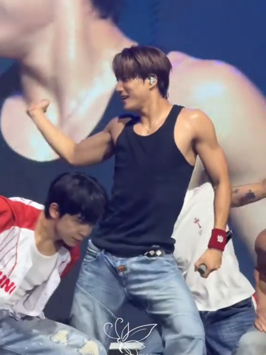 Kai performing Rover at Kyunghee University Festival (cr. watermark) #kai  #jongin #카이 #fyp 