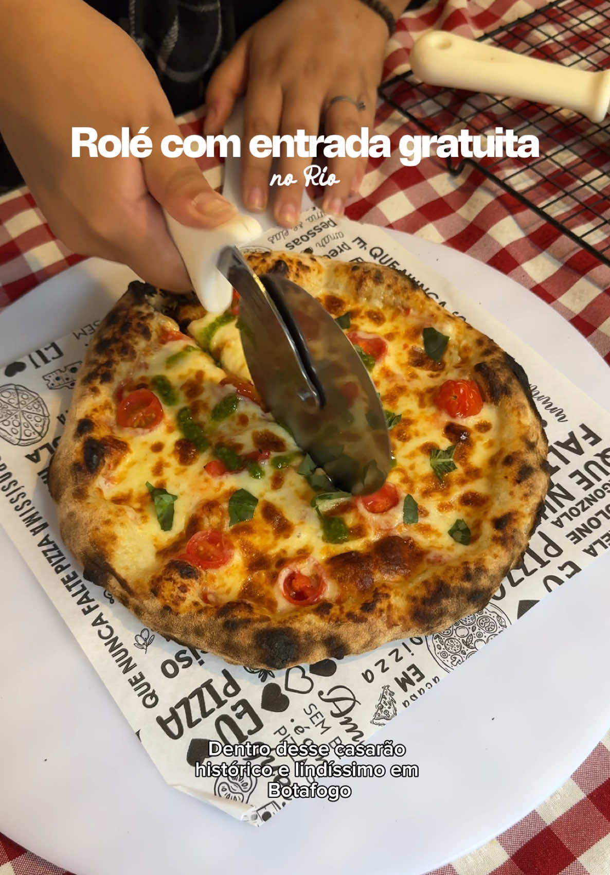 O Orla Festival reúne a combinação perfeita pra um rolé no Rio: moda, gastronomia, arte e música.   📆 Próxima edição: 18 e 19 de outubro das 12h às 21h 📍Rua São Clemente, 175 ✨Entrada gratuita 🐶 Pet Friendly  #oquefazernorio #dicasrj #ondecomernorio 