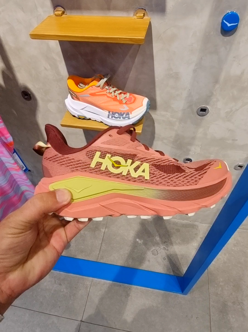Hoka Challenger 8 #walkintoplaces #hoka #hokachallenger8 #fyp #fypシ 