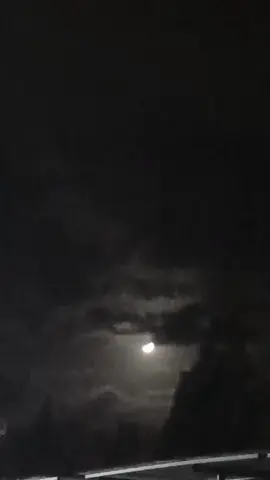 ##يا ليل متلك أنا ########الليل.... قمر.... غيوم##