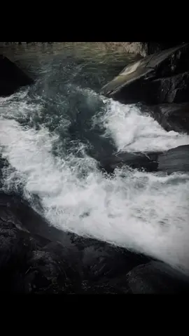 Vi ton thuong nhieu qua nen chang yeu them mot ai…👤