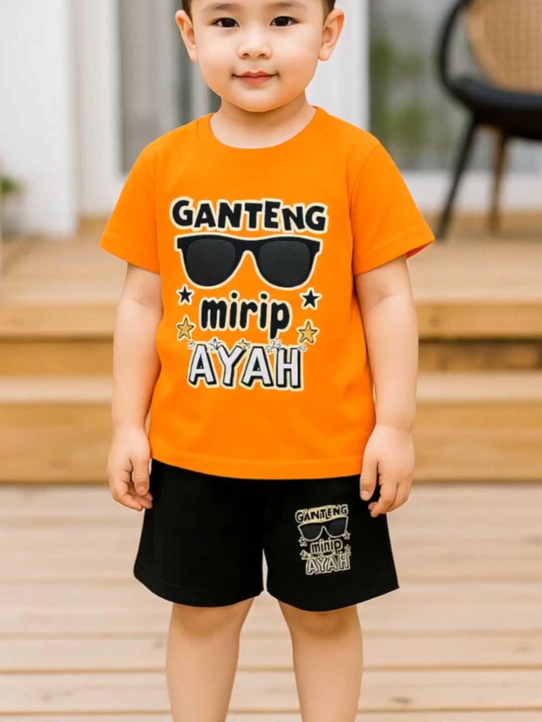 Setelan baju dan celana anak dengan motif kata kata ganteng #setelananakcowok #setelananak #onesetanak #ootdanak #bajuanakmurah #pakaiananak