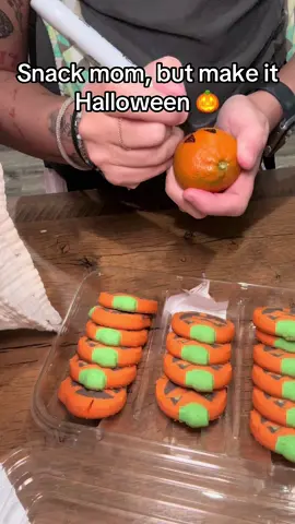 Do I love being a sports mom? Yes. Do I also love Halloween? Most definitely. #sportsmom #halloweensnacks #baseballlife #baseballmom #halloweendiy 